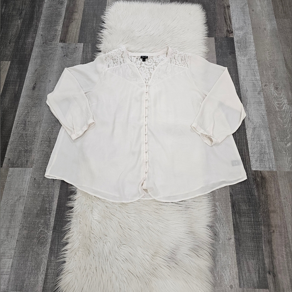 Torrid Harper white georgette lace button loop blouse - Picture 6 of 8